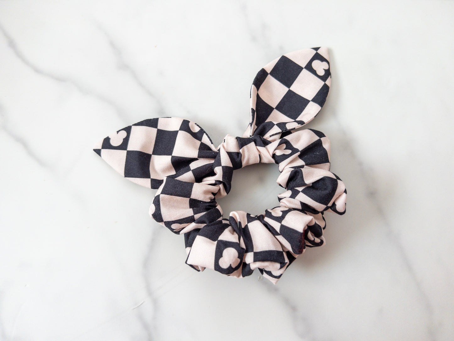 Checkered Magic Bow Scrunchie