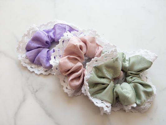 Lace Trimmed Jacquard Scrunchie