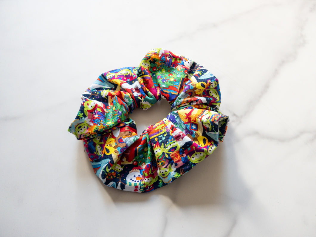 Large Claw Christmas Scrunchie