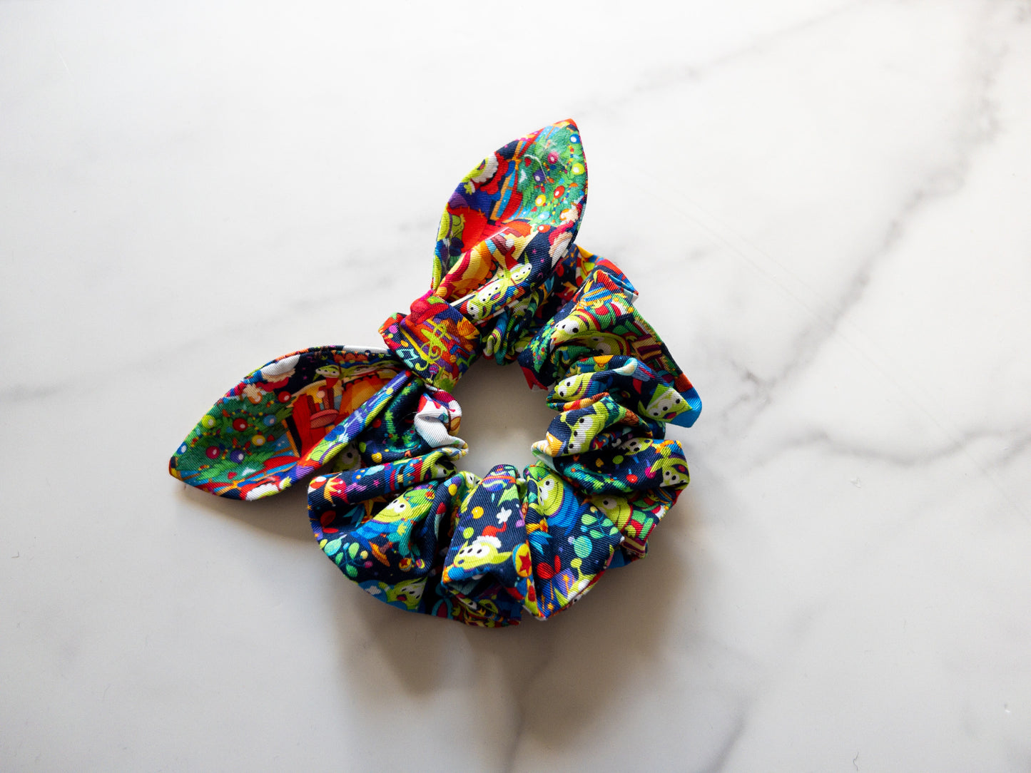 Claw Christmas Bow Scrunchie