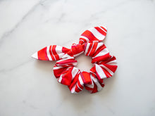 Load image into Gallery viewer, Dapper Bow Scrunchie
